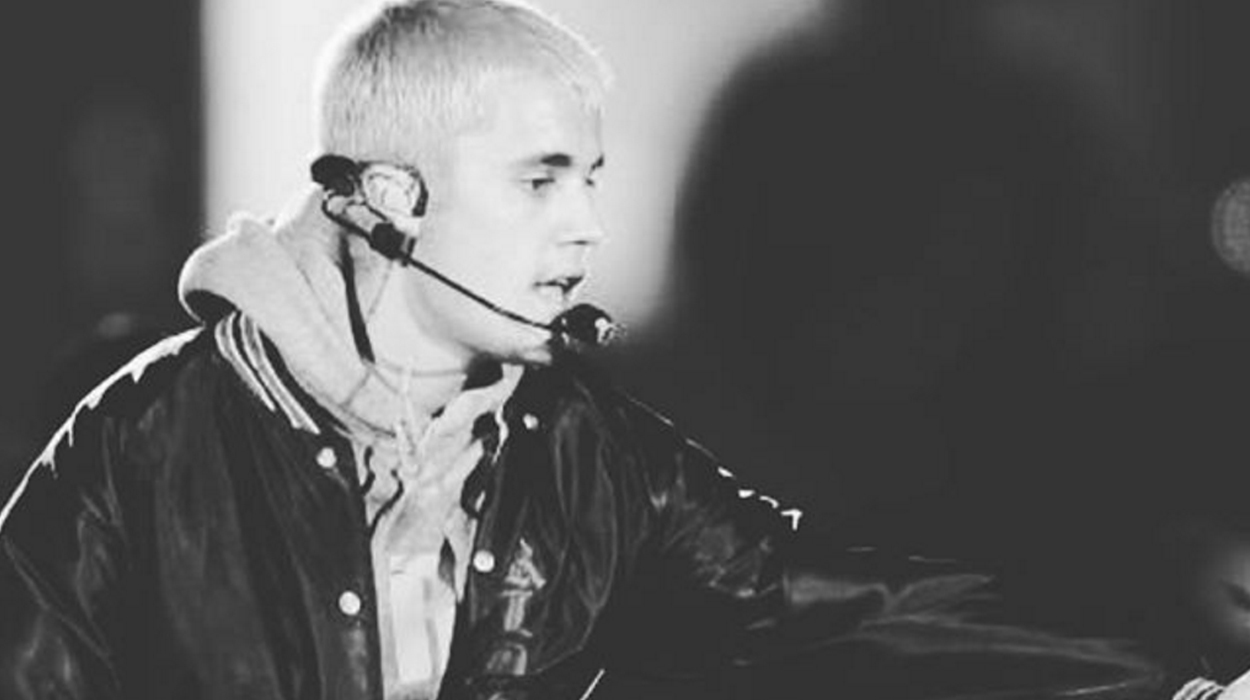 Justin Bieber revoltohet në skenë – Ndalon performancën dhe largohet