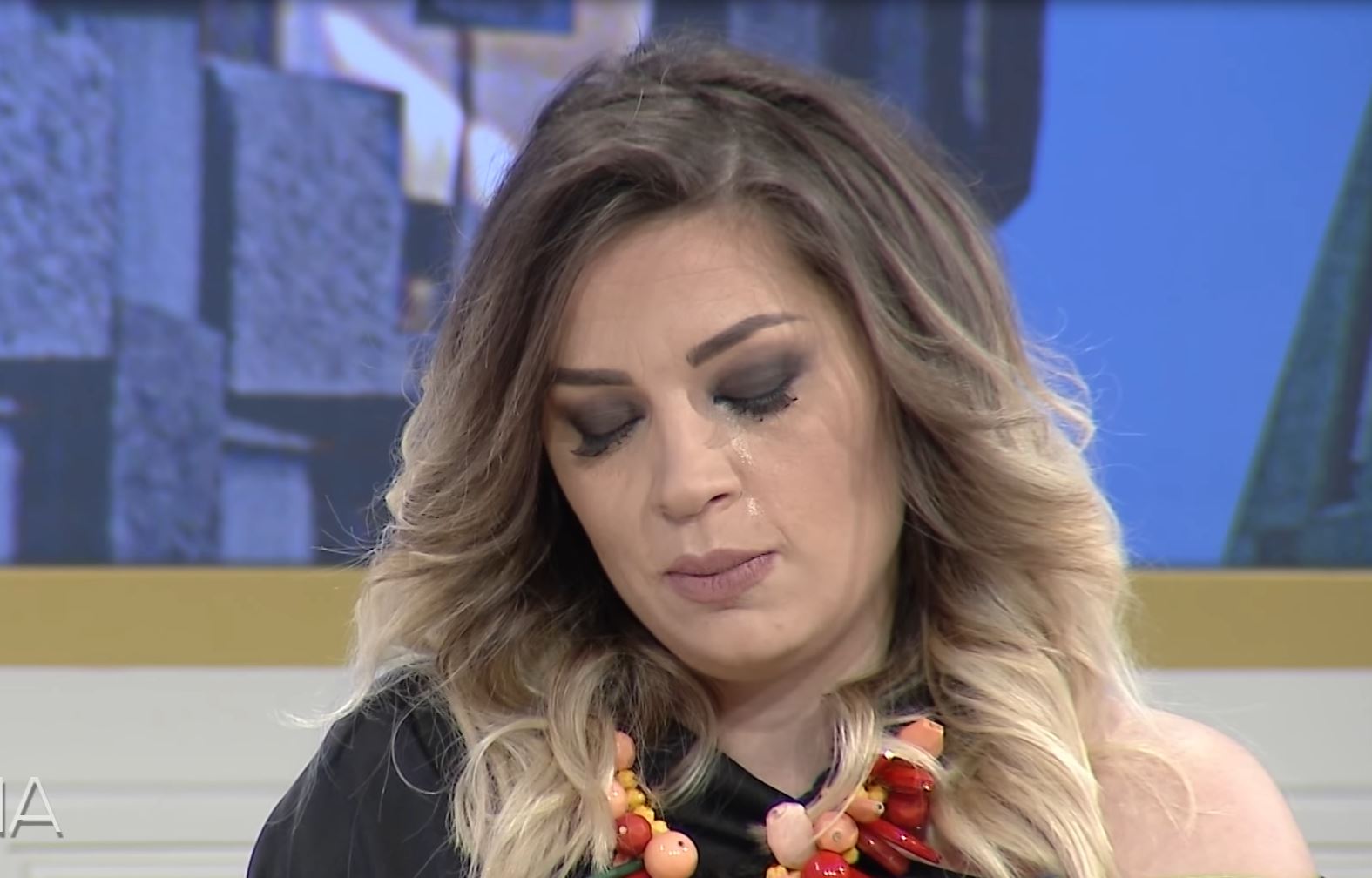 Rozana Radi shpërthen në lot në transmetim live – Arsyeja është madhore