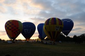 Hot_air_balloon_preparing_for_takeoff_1