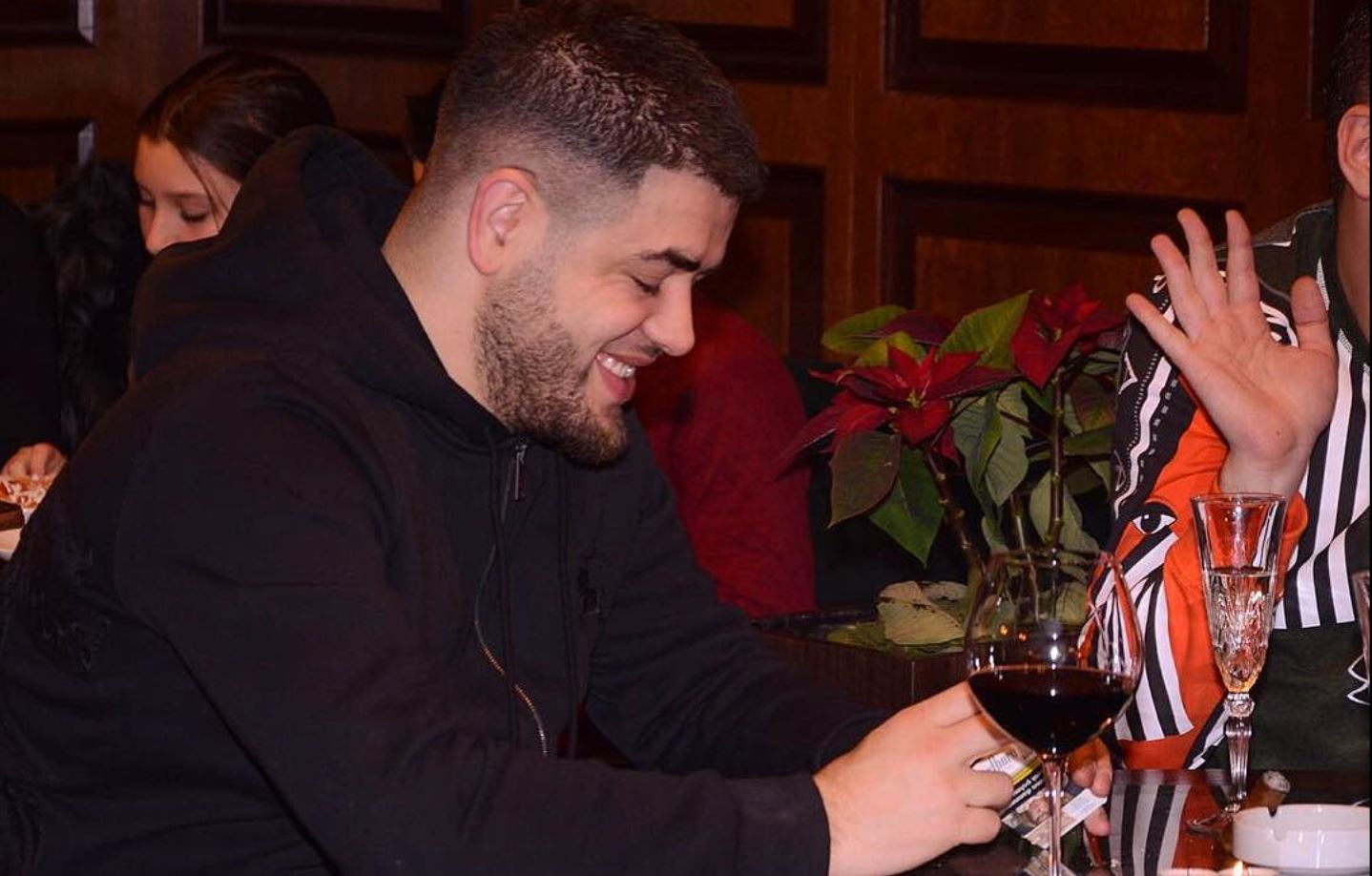 Noizy bashkon Ferrarin e ri me koleksionin mbreslënës