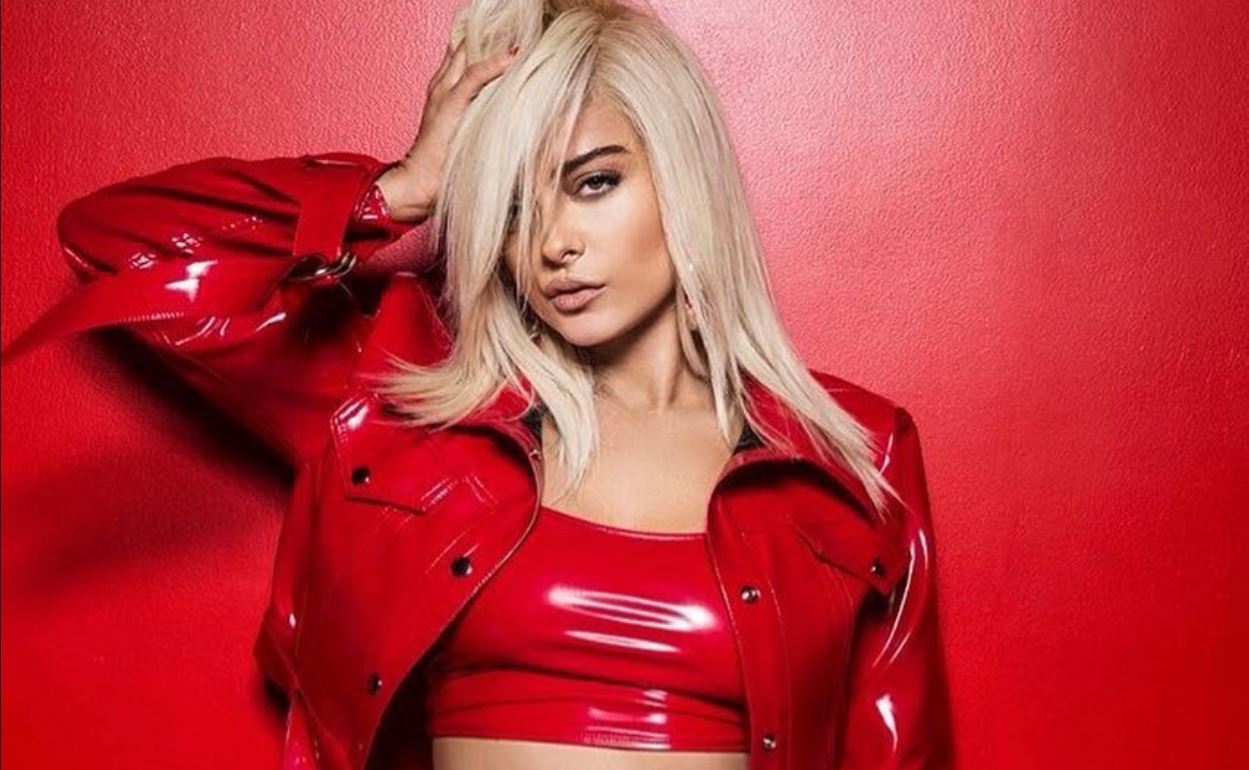 Bebe Rexha i mëson asistentit të saj të thotë disa fjalë emocionuese në shqip