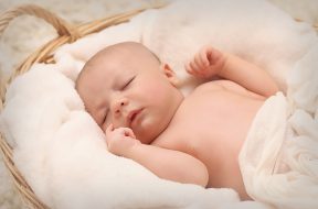 baby-sleeping-on-white-cotton-161709