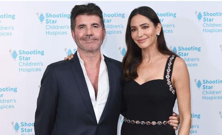 Simon Cowell dhe e dashura e tij Lauren Silverman hedhin hapin e madh