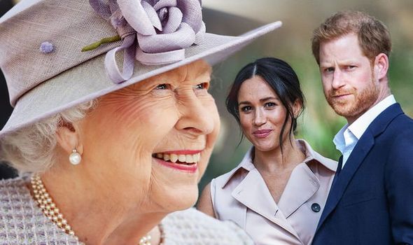 Thyhet akulli! Mbretëresha Elizabeth takohet me Harryn dhe Meghan