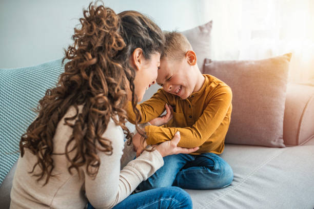 5 arsye serioze pse nuk duhet t’i gudulisni kurrë fëmijët tuaj