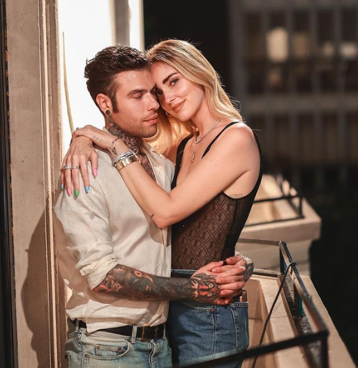 Fedez ndalon koncertin dhe bën dedikimin prekës për Chiara Ferragni-n