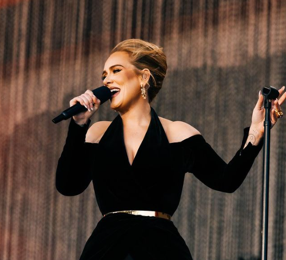 Adele “refuzoi 200 milion dollarë” për të qëndruar pranë familjes