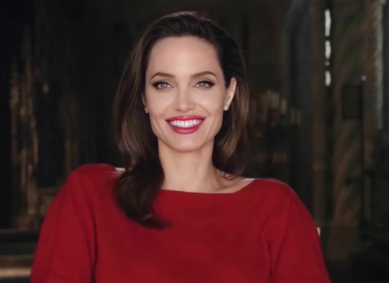 Si rrallë herë, Angelina Jolie befason rrjetin me video virale