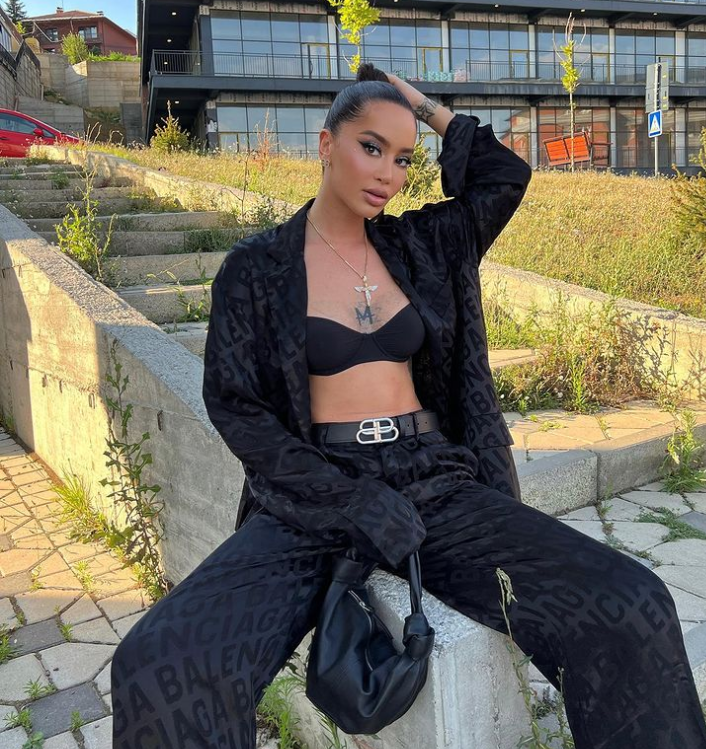 “Përsëri vuajtje”, Dafina Zeqiri shfaqet e frikësuar për gjendjen e saj shëndetësore