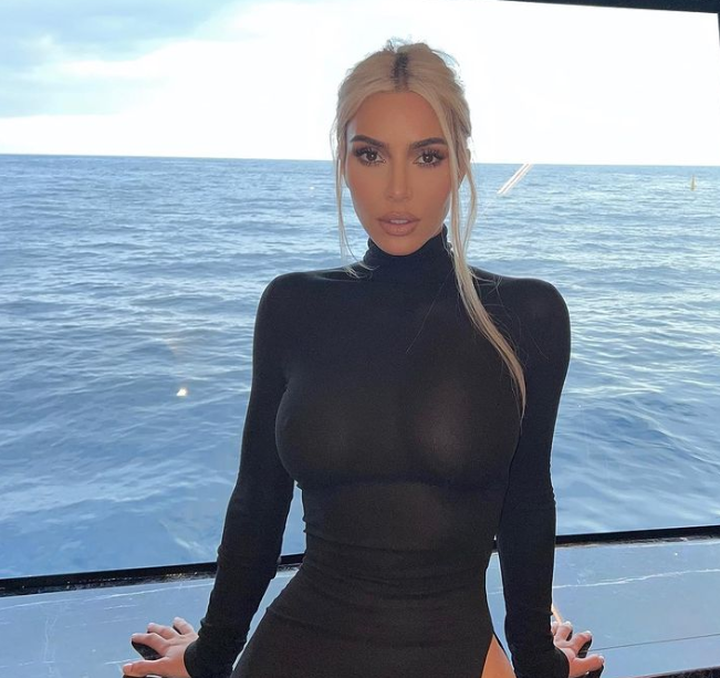 Çfarë ndryshimi! Fotot e paedituara të Kim Kardashian irritojnë keq fansat