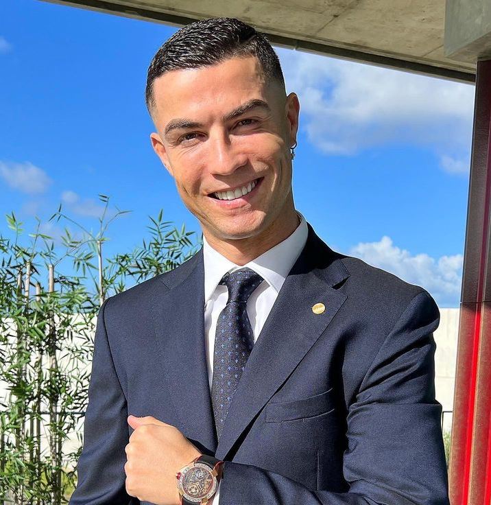 Ronaldo shokon fansat në mes të ndeshjes, merr diçka në të brendshmet dhe më pas e ha