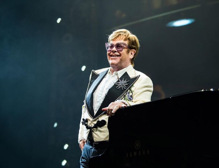 Elton John rrëfen problemin shëndetësor që i dëmtoi shikimin