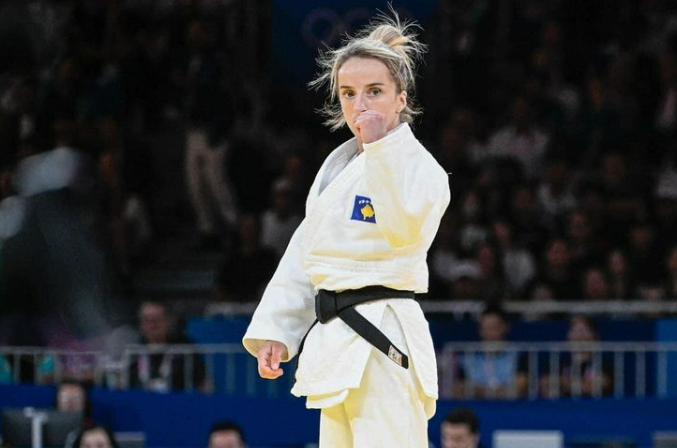 Distria Krasniqi rrëmben medaljen e artë në Lojërat Olimpike të Parisit