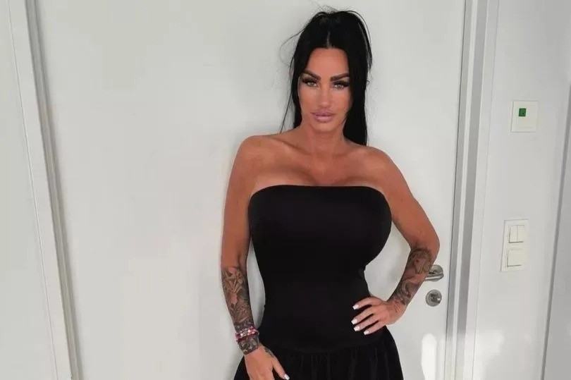 E frikshme por e vërtetë, Katie Price bën ndërhyrjen e 17-të në dekolte