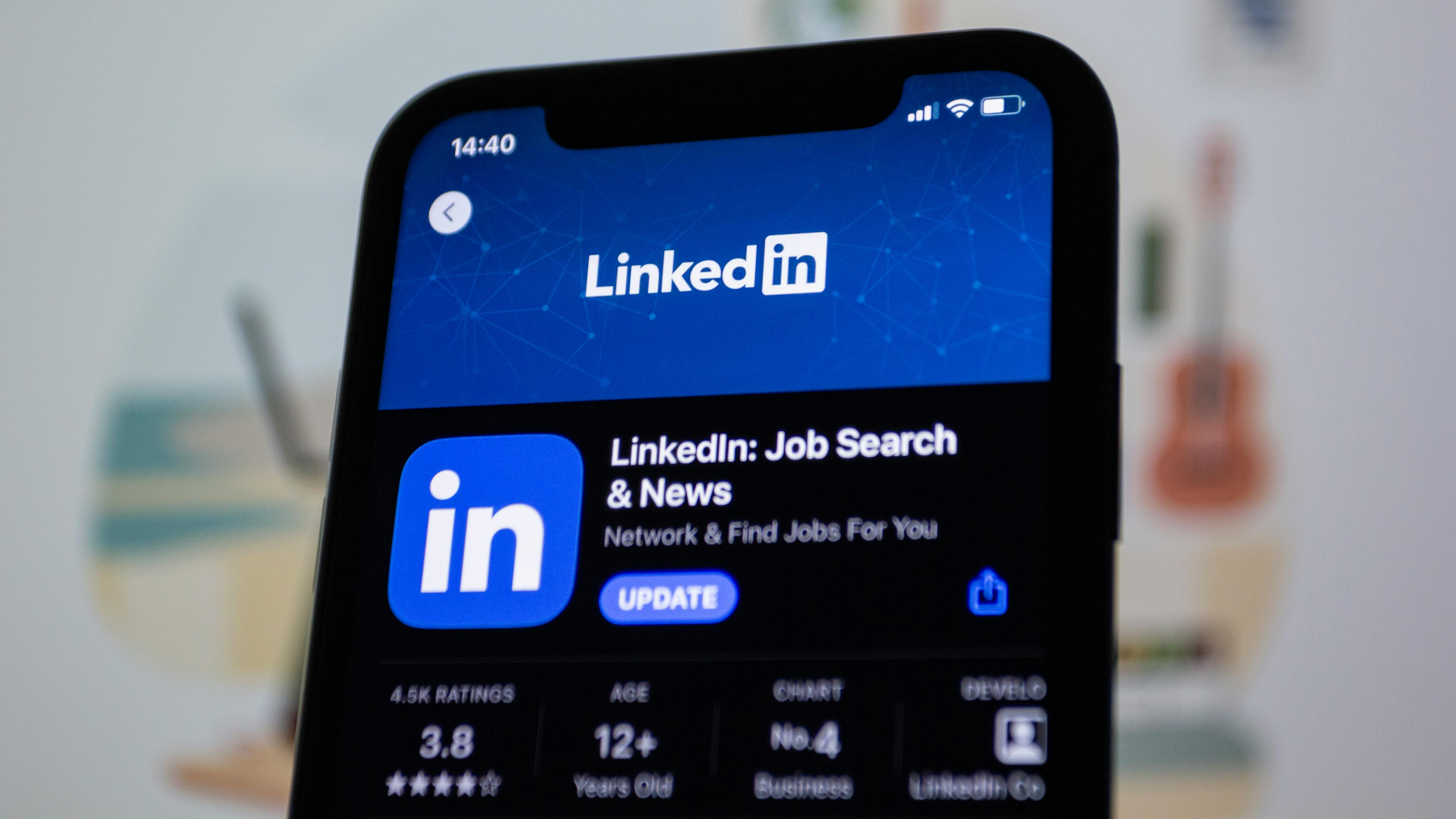 Bie poshtë padia e ngritur ndaj LinkedIn për përdorimin e të dhënave të klientëve për modelet e AI